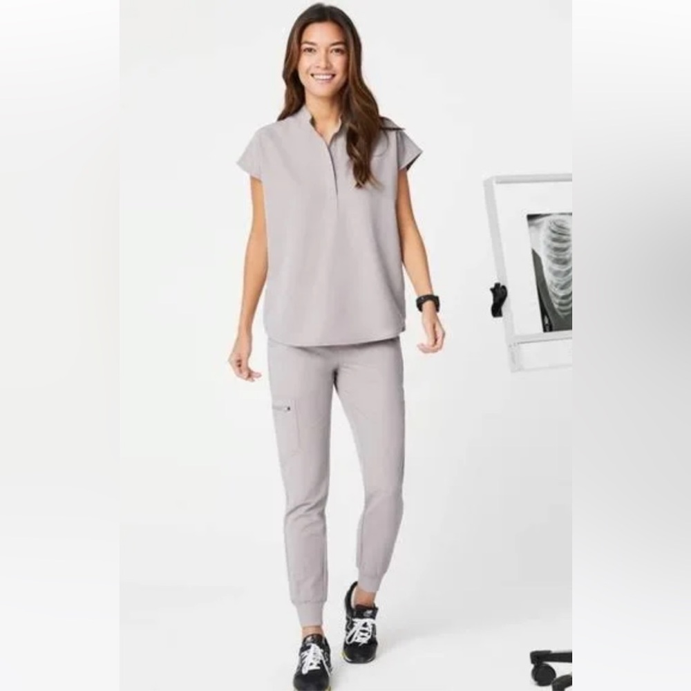 Rafaela Top S and High Waisted Zamora bottoms Medium Tall. Slate Color